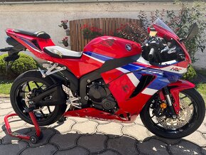 Honda CBR 600 RR 2024 - 8