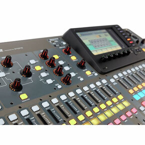 Behringer X32 - 8