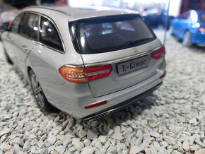 model auta Mercedes E klasse T modell Iscale 1:18 - 8