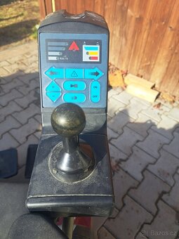 Elektrický invalidní vozík Meyra - 8