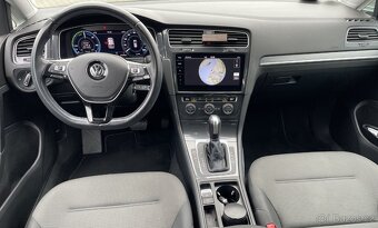 VW Golf VII e-Golf 1.majitel servisní kniha perfektní stav. - 8