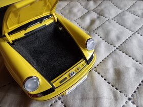 Porsche 911 Carrera RS 2.7 1973 AUTOart 1:18 - 8