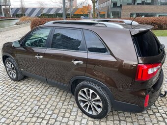 Kia Sorento 2.2CRDi 4x4 AUT KAM TAŽNÉ SERVISKA PANORAMA - 8