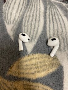 AirPods 3 s Lightning nabíjecím pouzdrem - 8