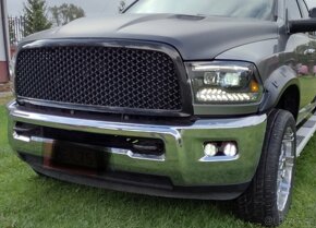 Dodge RAM 2500HD Fullsize - 8