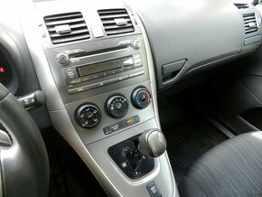 Toyota Auris 1.6 VVT-i 91 kW AUTOMAT r.v. 2007 - 8