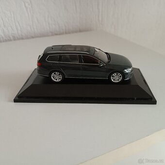 Prodám originální kovový model zn. VW Passat - 8