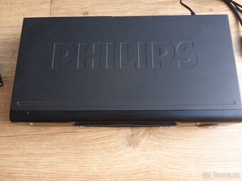 Video Philips VR732 + VHS kazety + TV - 8