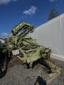 Bramborový kombajn Fortschritt E - 686 - 8