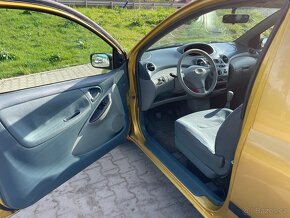 Toyota Yaris 1.0 VVTI – Zlatá raketa z roku 2002 - 8