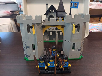 LEGO Castle 6074  Black Falcon's Fortress - 8