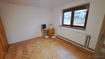 Pronájem rodinného domu 2+1 se zahradou (928 m²) - 8