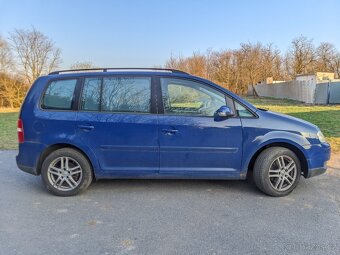 Volkswagen Touran, 1.6 FSI, 85kW, 7 míst. - 8