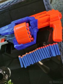 Nerf Surgefire i s náboji. - 8