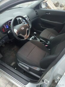 Hyundai i30 1,6 nafta, 83000 km , r.v 2011 - 8