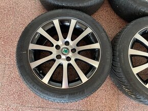 Originalní ALU kola Škoda 5x112 r17 zimní pneu 6mm - 8