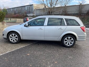 Opel Astra kombi 1,7 CDTI 81 kW, rok 2010 - 8