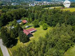 Dům vhodný k bydlení nebo rekreaci s pozemkem 7.310 m2 obci  - 8