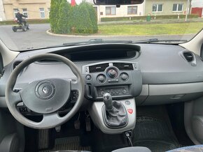 Renault Megane Scenic 1.9 DCi - 8