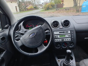 Ford Fiesta 1.3 51Kw RV.2004 TAŽNÉ - 8