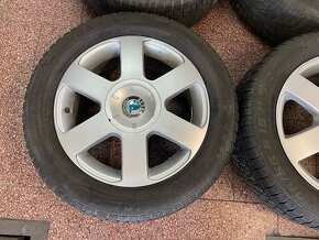 Originalní ALU kola Škoda 5x112 r16 zimní pneu 6mm - 8