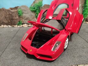 Prodám model 1:18 Ferrari enzo - 8