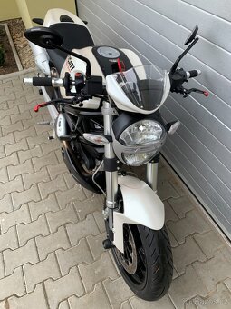 Ducati Monster 696 - 8