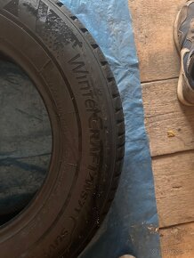 Prodám 4 zimní použité pneu Kumho WinterCraft WS71 215/70r16 - 8