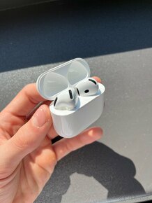 Apple airPods 4 - 8