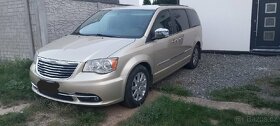 Chrysler town and country - 8