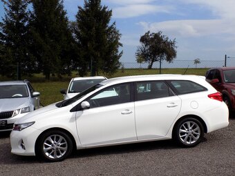 Toyota Auris 2.0 D-4D serviska, 1.majitel, kamera - 8