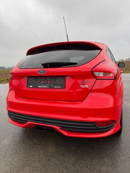 Ford Focus ST - 8