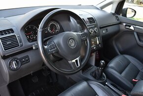 Volkswagen Touran 1.6 TDi HIGHLINE,NAVI,7MÍST,XENON,PANOR,TZ - 8