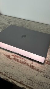 Apple MacBook Pro, 15.4" 32 GB RAM - 8