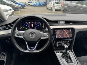 VW Passat B8 GTE 1.4 eTSI 160kW DSG R-Line Webasto Panorama - 8