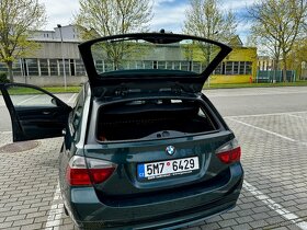 BMW 330i Touring - 8