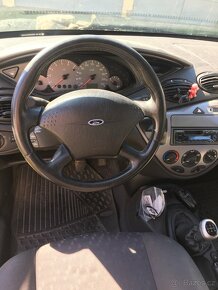 Ford Focus 1.8 16v - 8