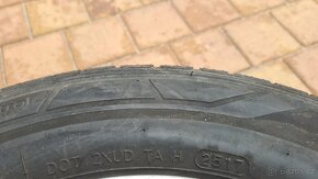 2 KS -205/65 R15C KLEBER  9mm a  2KS - HANKOOK 8mm - 8