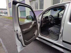 Nissan Navara 2,5 DCi 4x4 / automat / - 8