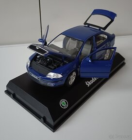 Škoda Octavia modrá 1:24 Abrex - 8