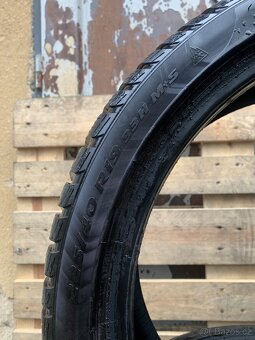 2ks 225/40/19 Pirelli/2021/93H/zimní pneu 7.2m - 8