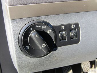 Volkswagen Touran 2.0 TDi ,  100 kW nafta, 2008 - 8
