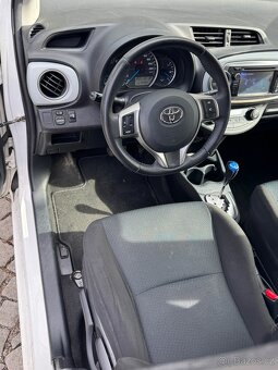 Toyota Yaris 1.5 hybrid - 8