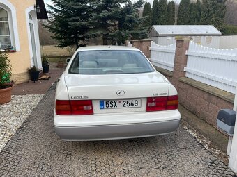 Lexus LS400 - 8