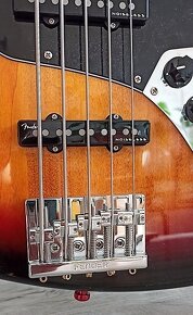 Squier Jazz Bass - 8