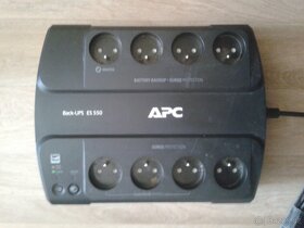 Záložní zdroj APC Back-UPS ES 550 - 8