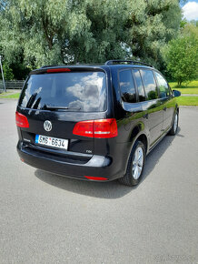 Volkswagen Touran 1,6 TDi DSG 7 míst - 8