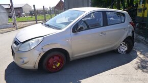 HYUNDAI i20 1.2 57 kw r.v.2009 - 8