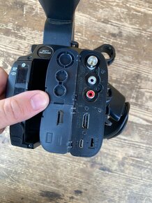 Digitální kamera Sony HXR-NX100 - profi - 8