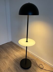 Stojací lampa, černá, stínidlo kov, se stolkem z bílého skla - 8